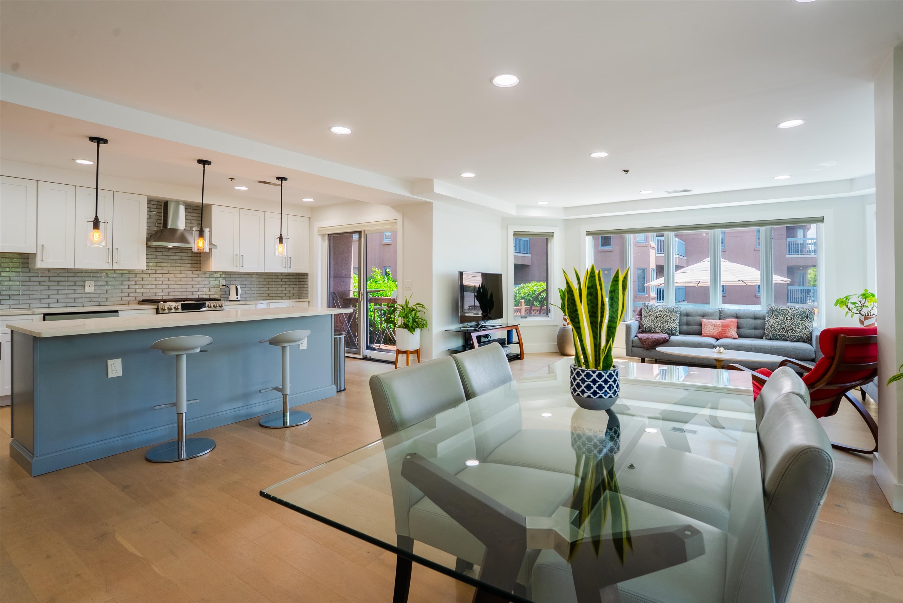 301 Stockton Ct, Edgewater, New Jersey image 4