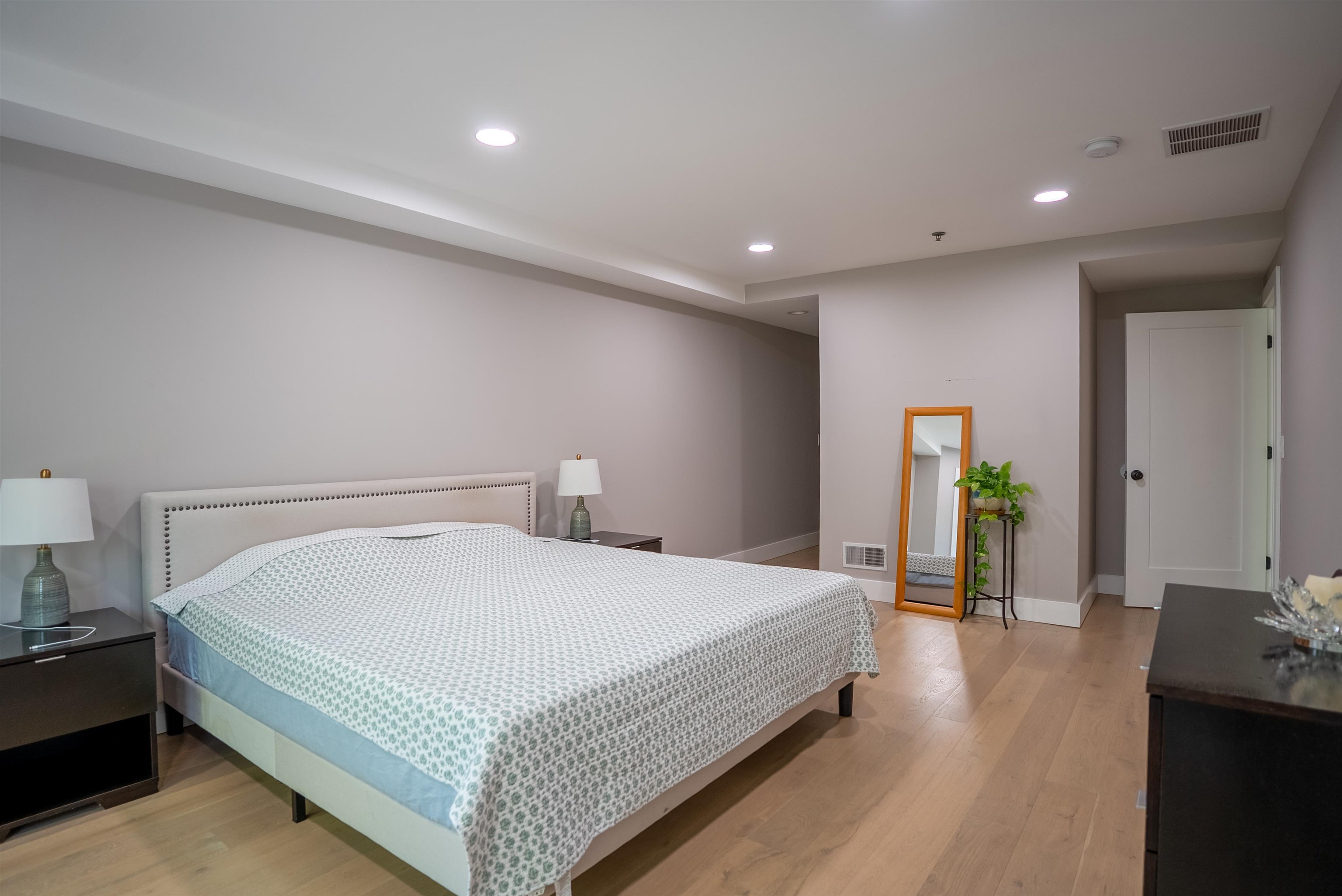301 Stockton Ct, Edgewater, New Jersey image 13