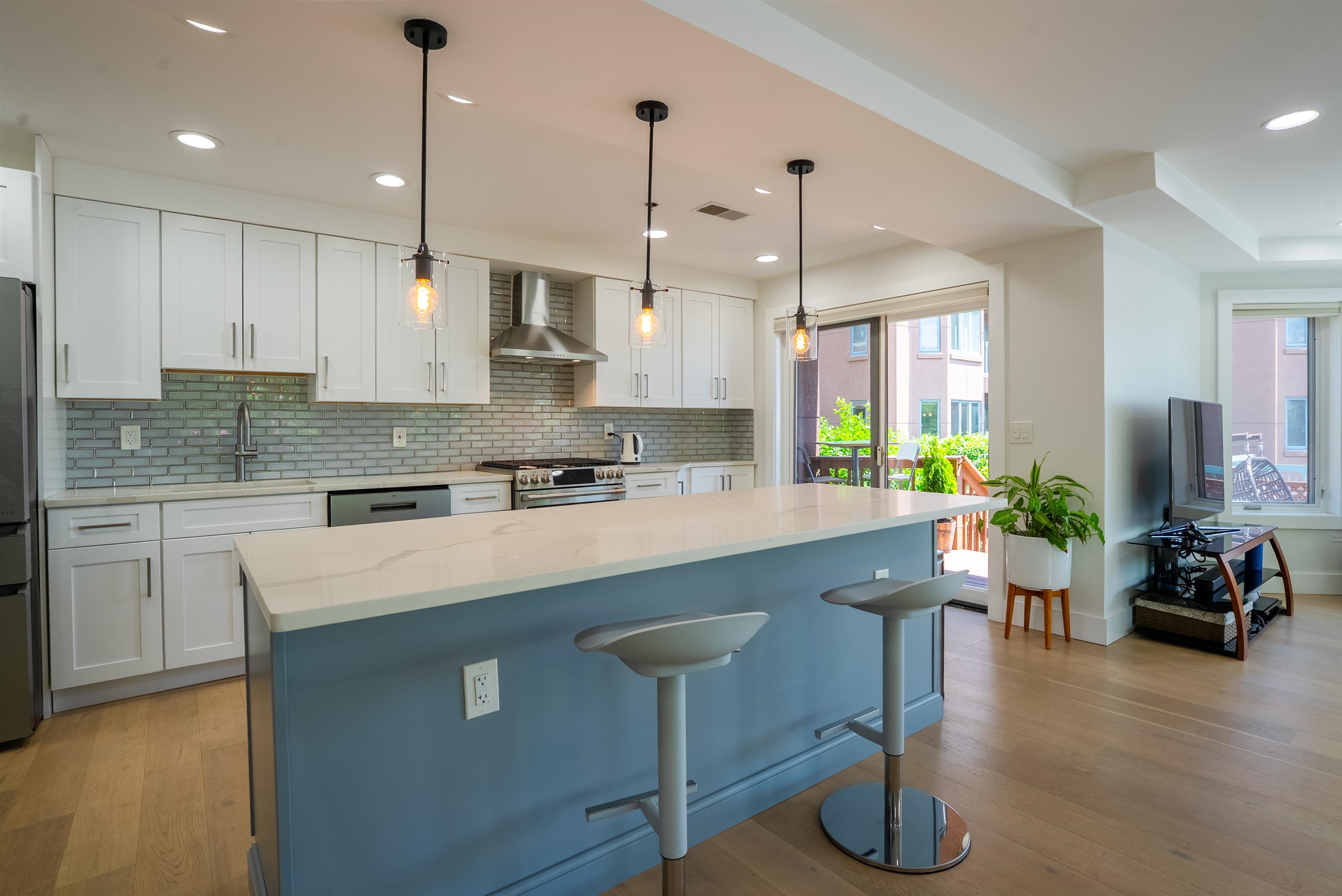 301 Stockton Ct, Edgewater, New Jersey image 7