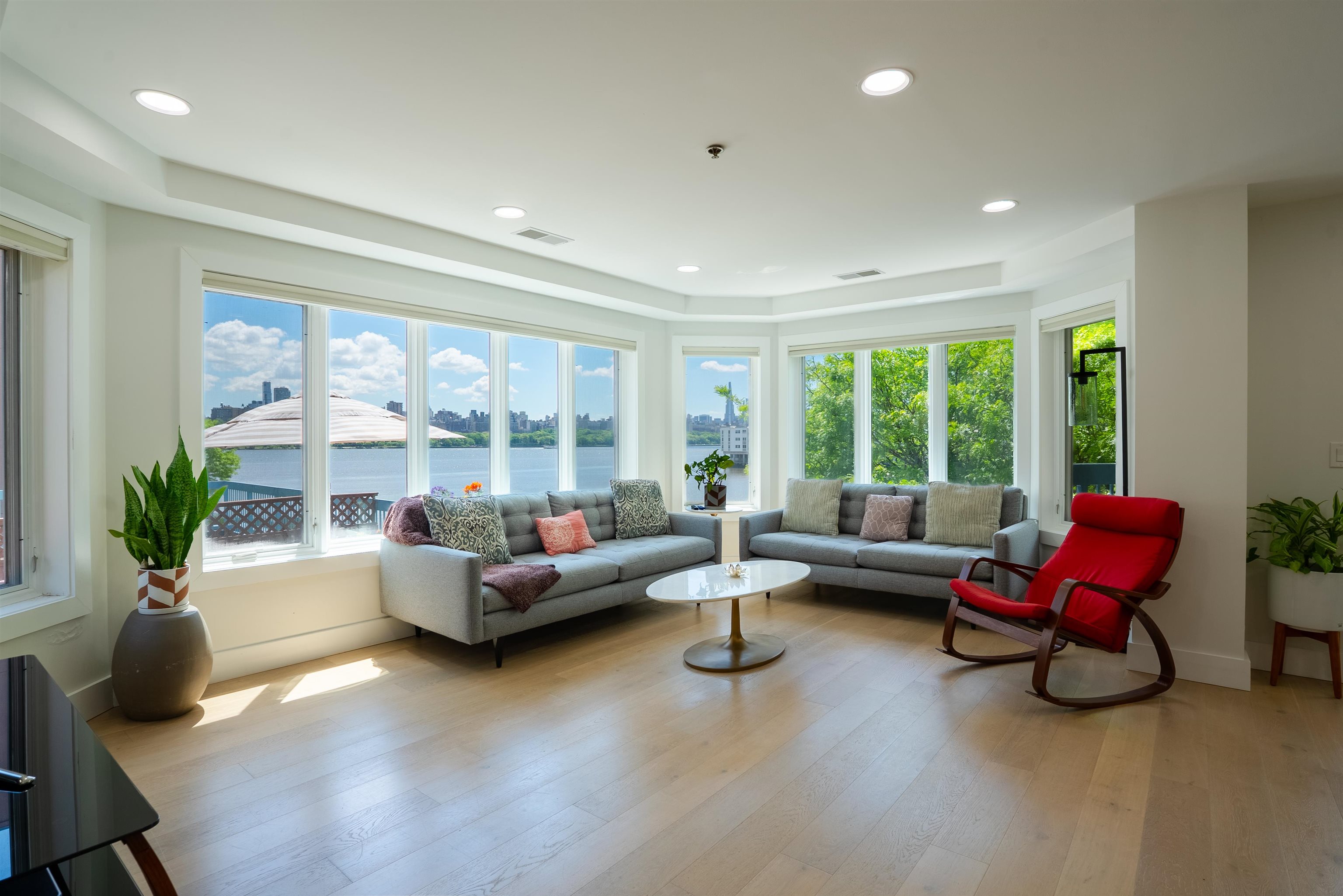 301 Stockton Ct, Edgewater, New Jersey image 1
