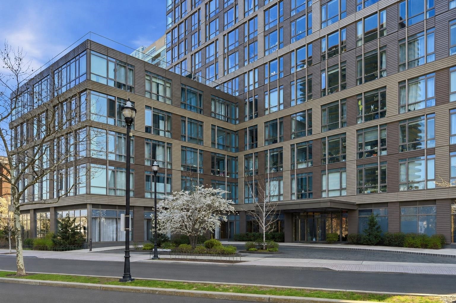 75 PARK LANE 901