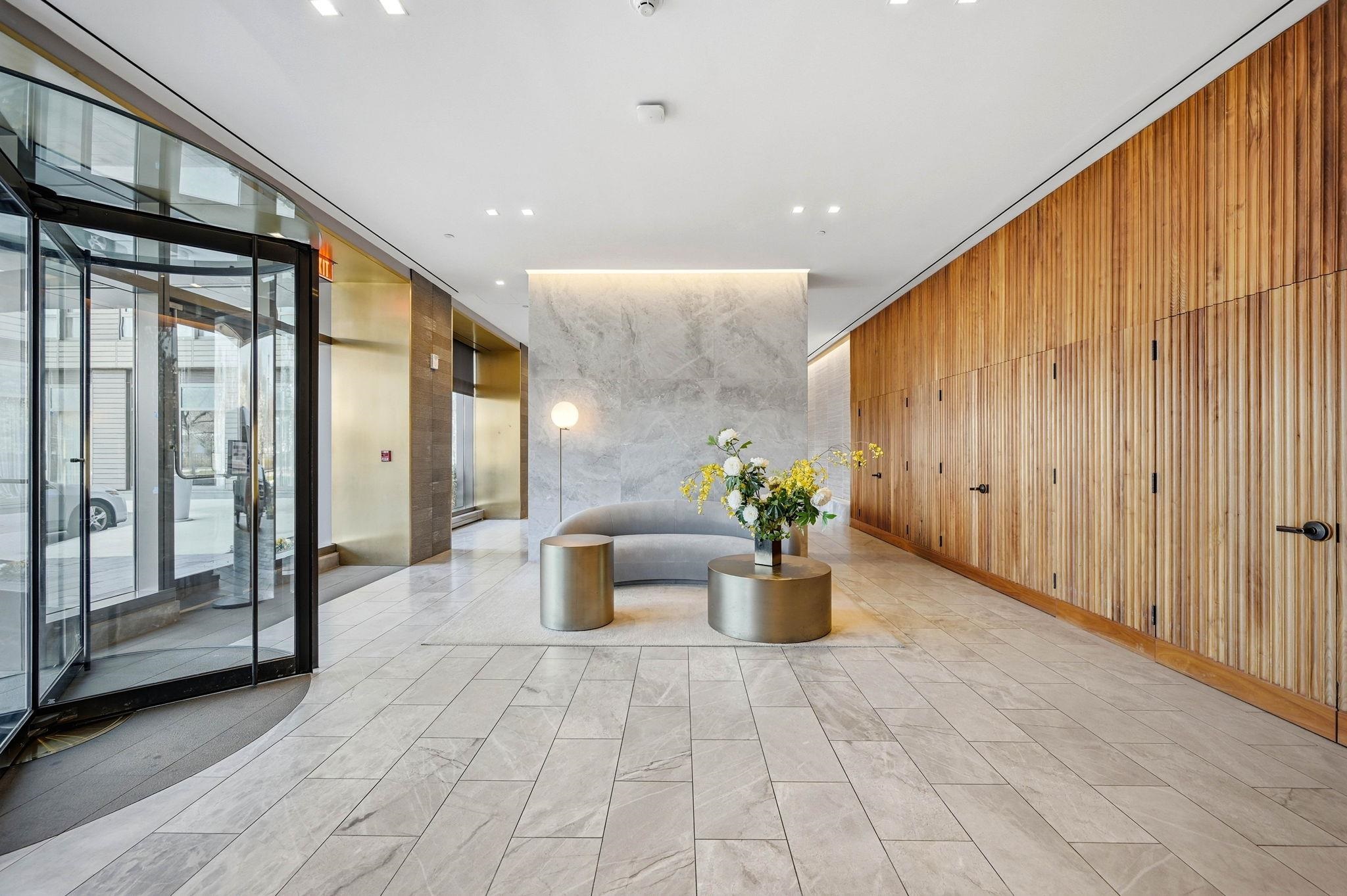 75 PARK LANE 901