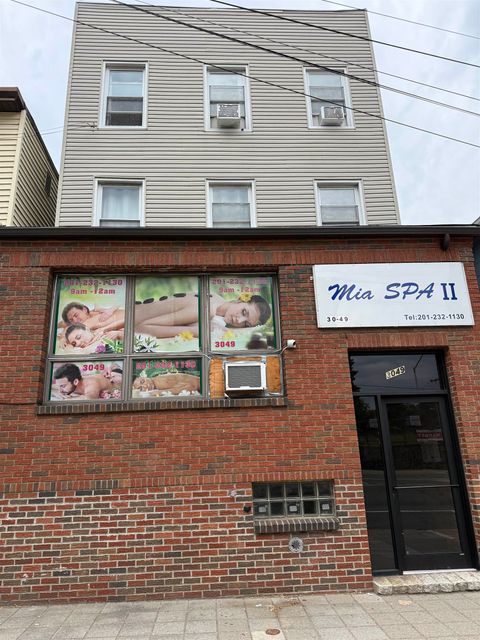 Multifamily For Rent - 3049 John F Kennedy Blvd #2<br/> Hudson County, Jersey City, NJ 07306