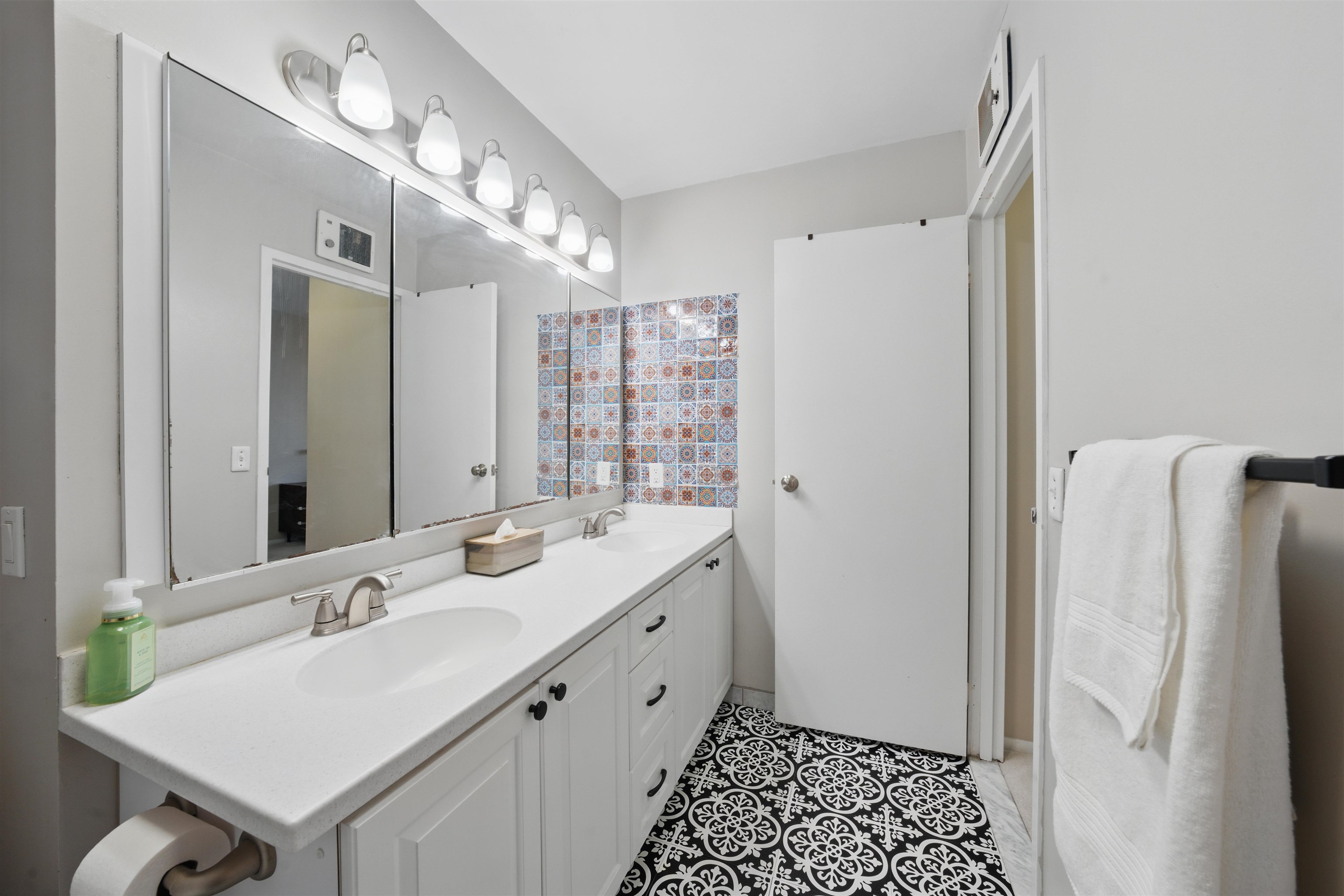 1508 Harmon Cove Tower #1508, Secaucus, New Jersey image 17