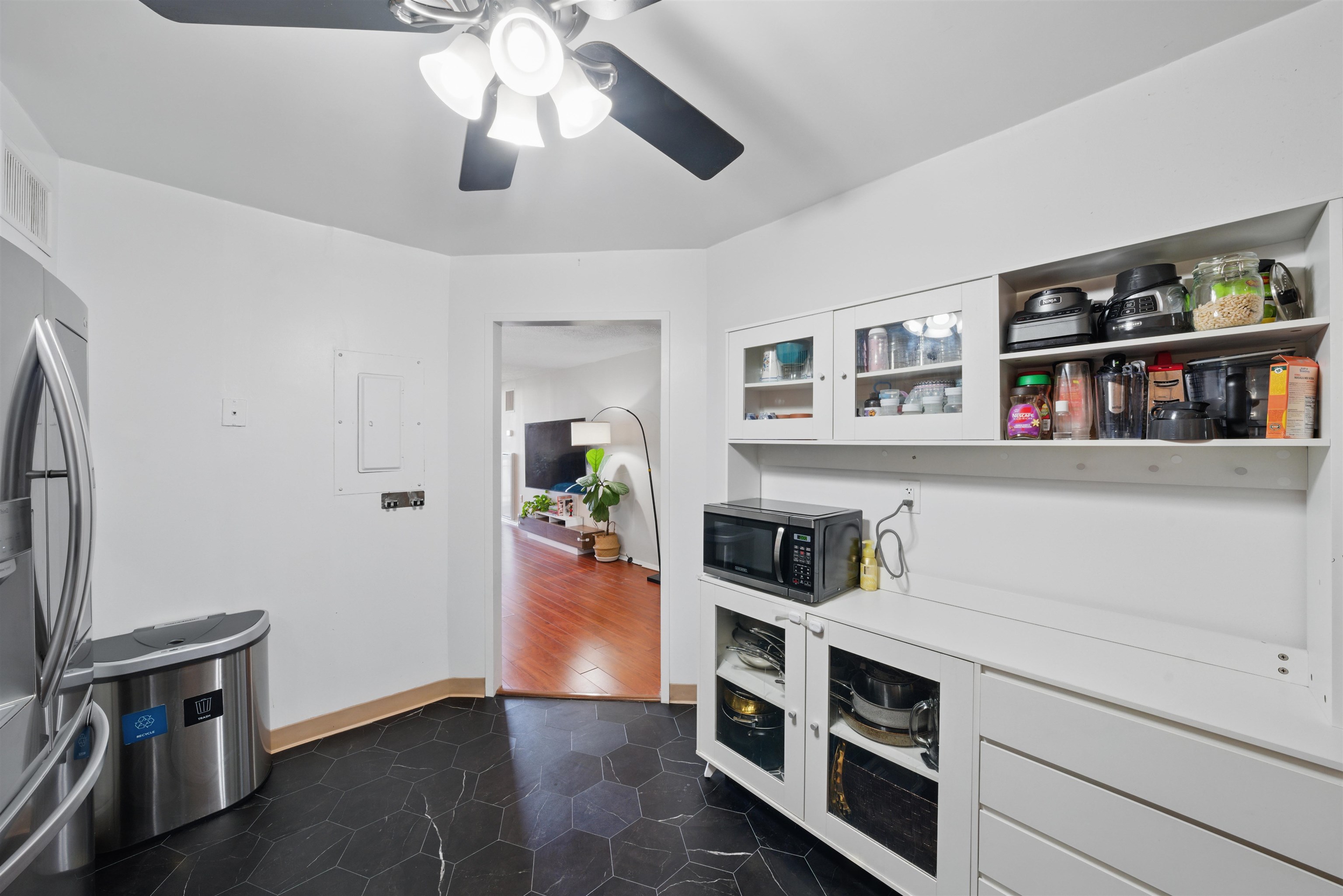 1508 Harmon Cove Tower #1508, Secaucus, New Jersey image 3