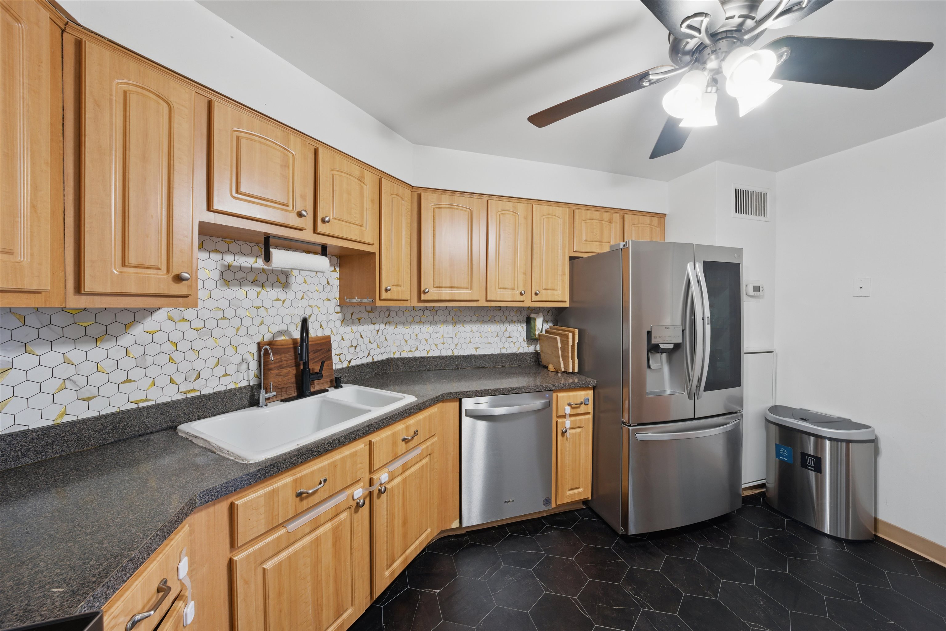 1508 Harmon Cove Tower #1508, Secaucus, New Jersey image 4