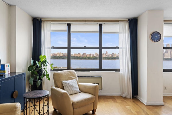7002 BLVD E, WEST NEW YORK, NJ 07093 - Image 77d9fbbef7da7e10e0c4e1aaa7e51723/3738929797