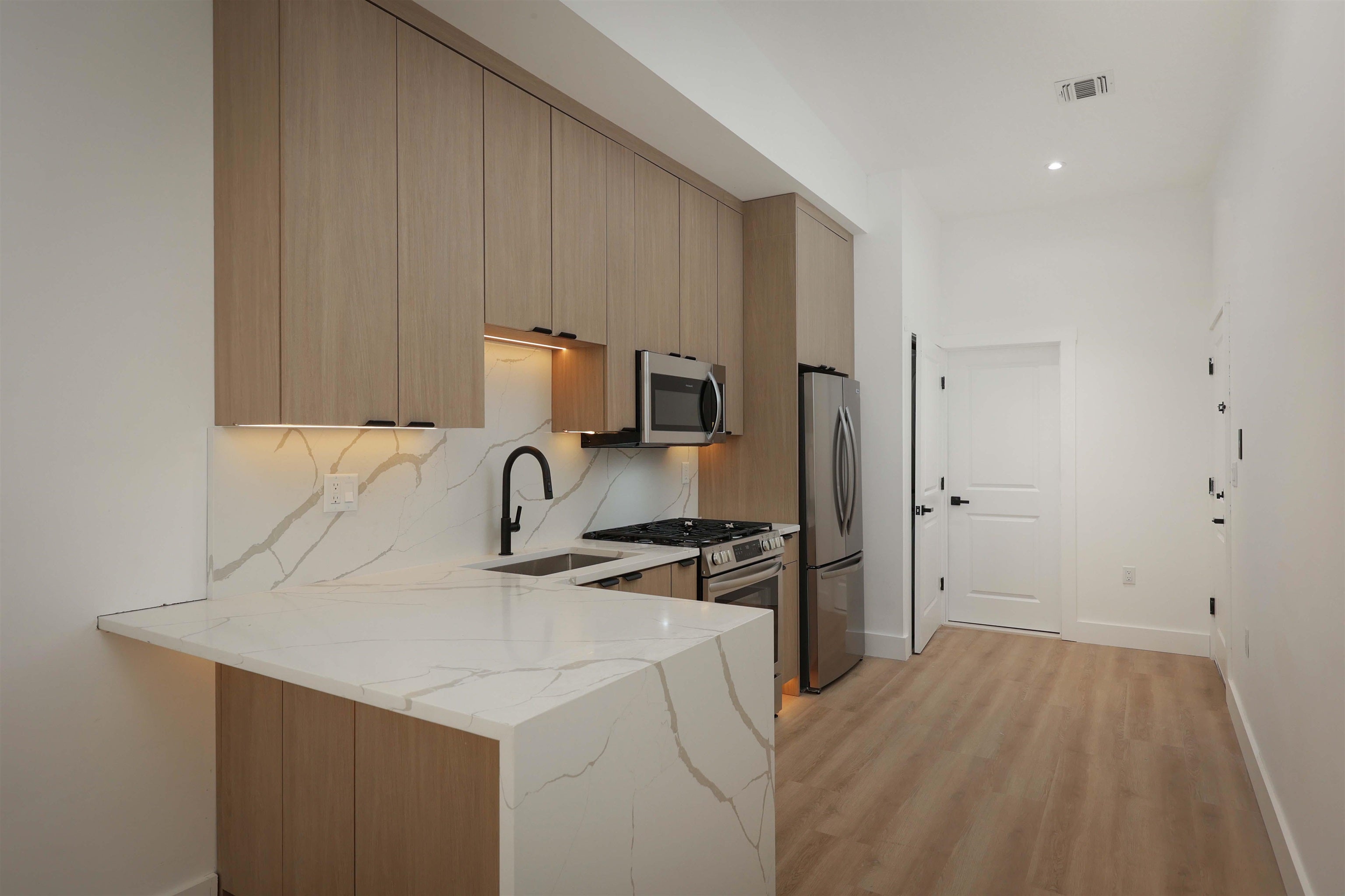 291 NEW YORK AVE 3