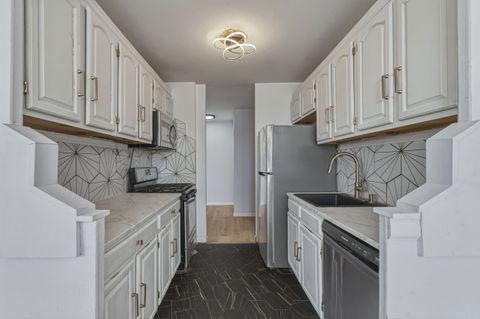 Condo For Sale - 1225 Kennedy Blvd #3F<br/> Bayonne, NJ 07002