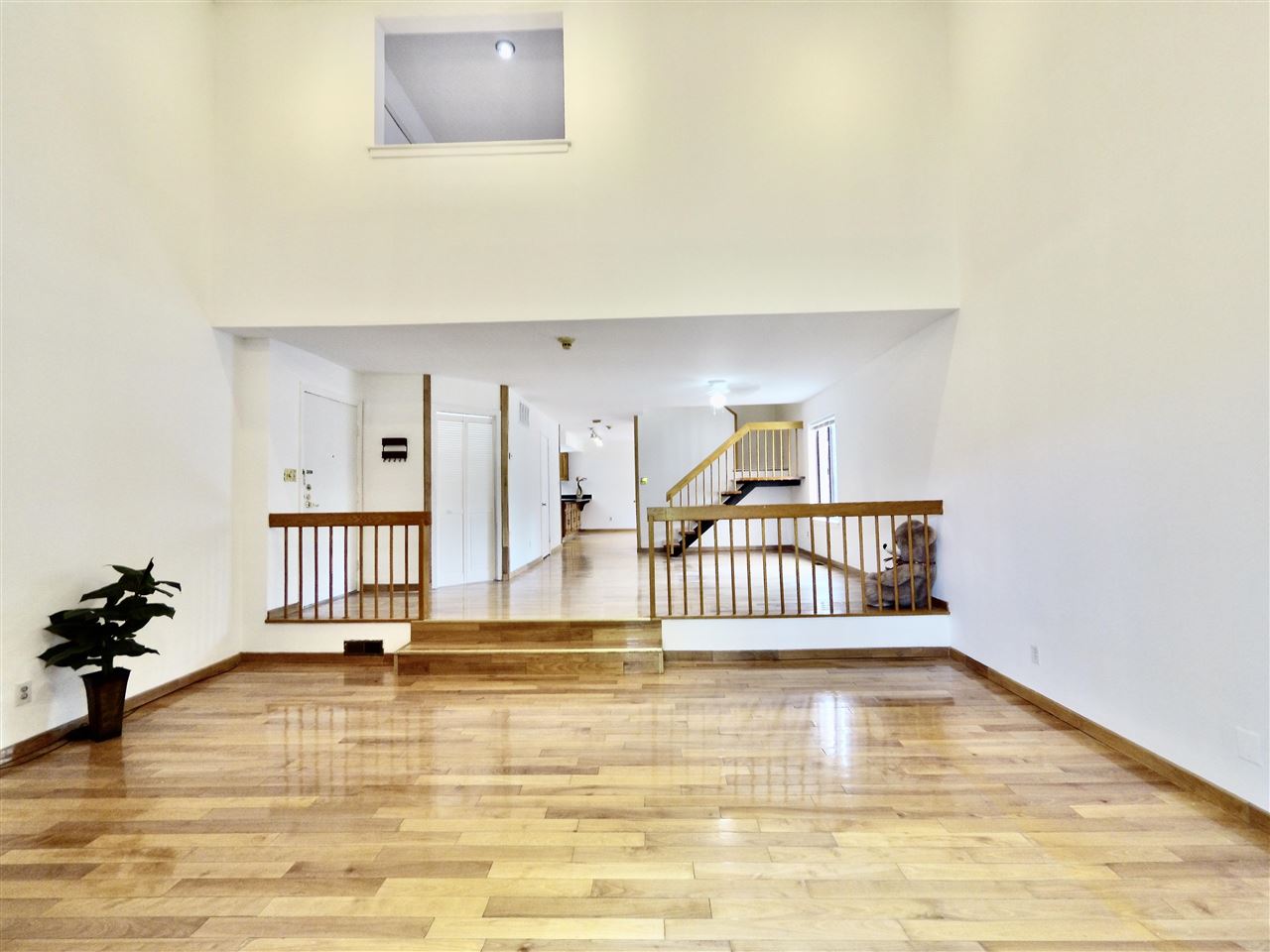 380 Whimbrel Lane, Secaucus, New Jersey image 3