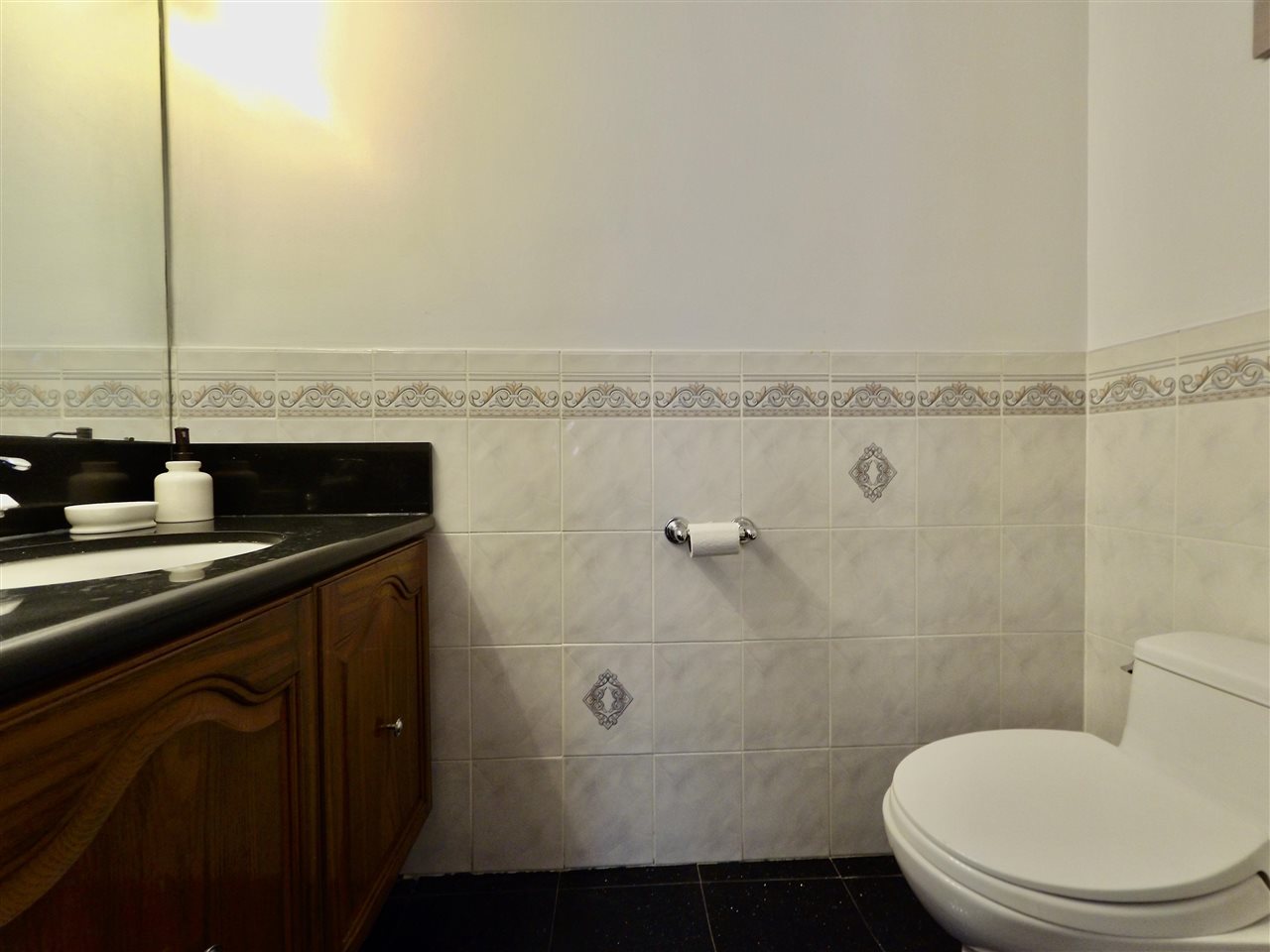 380 Whimbrel Lane, Secaucus, New Jersey image 11