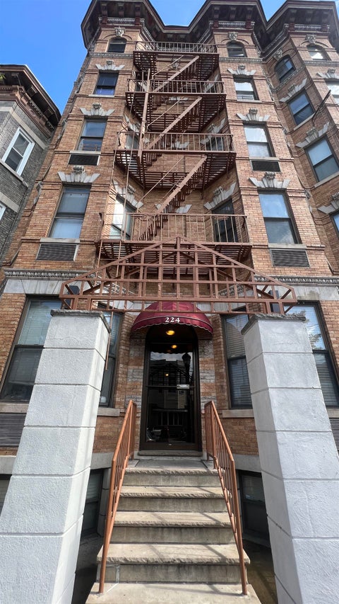 Featured picture for the property 230015105