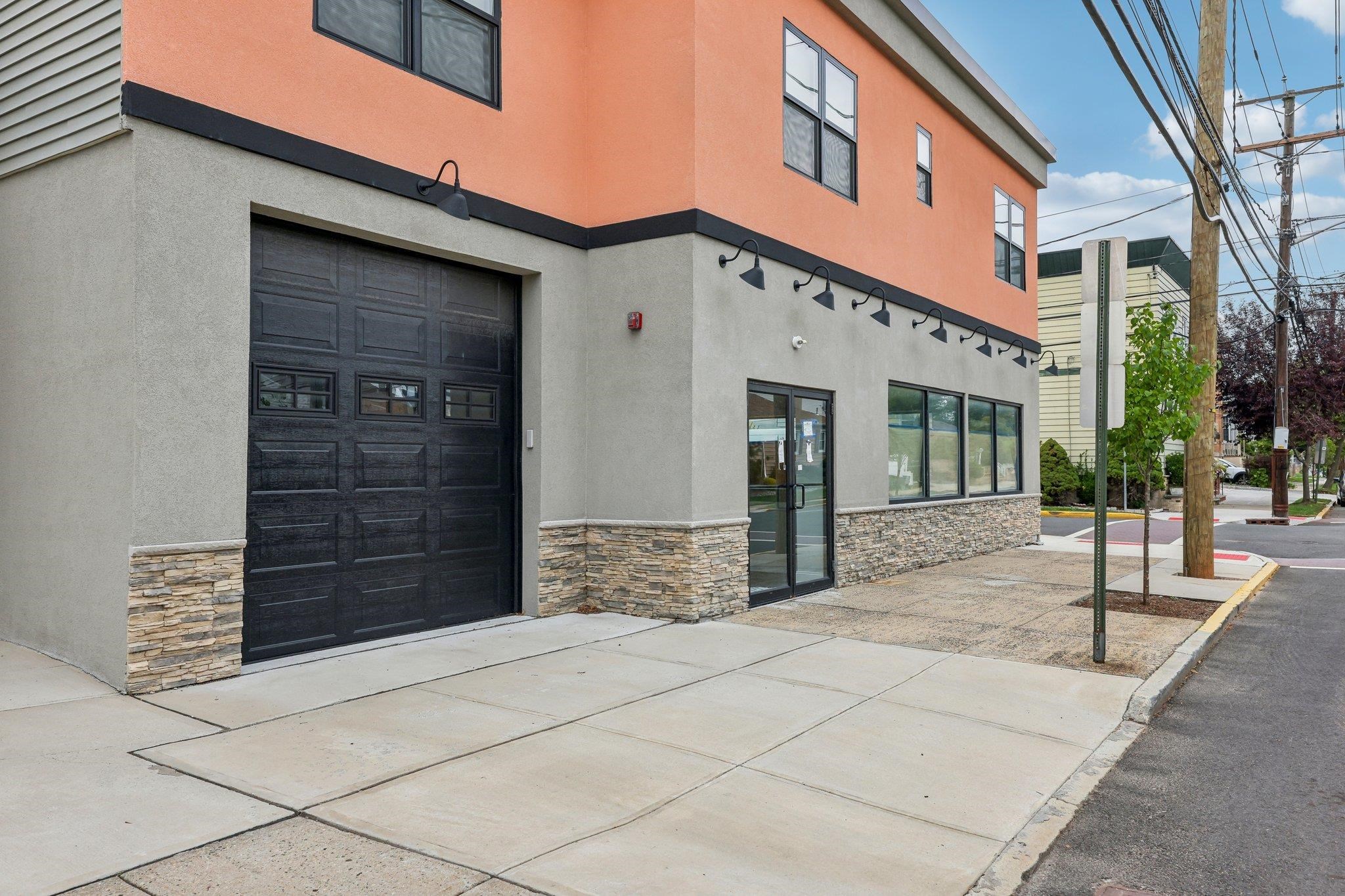 315 CENTRE AVE