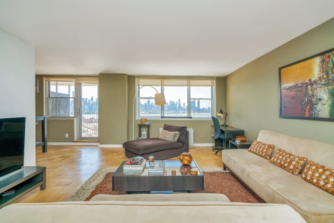 Homes For Rent - 6040 Blvd East #3F<br/> West New York, NJ 07093