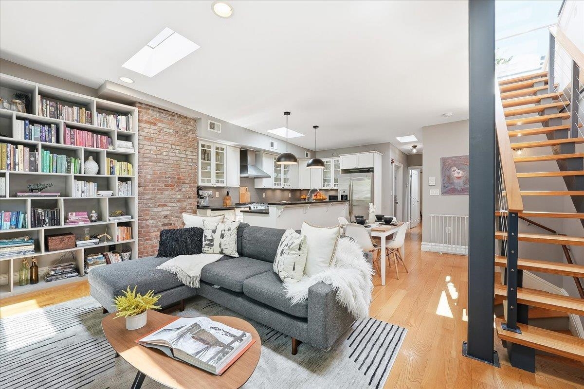 247 2ND ST 3