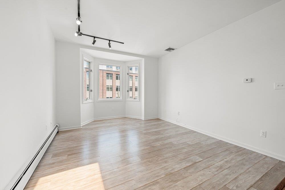 200 CHRISTOPHER COLUMBUS DR C10