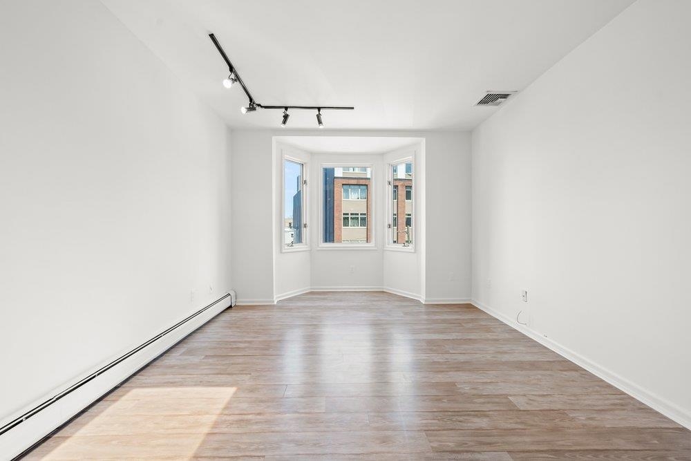 200 CHRISTOPHER COLUMBUS DR C10