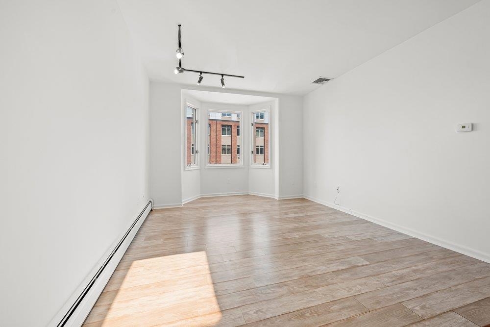 200 CHRISTOPHER COLUMBUS DR C10