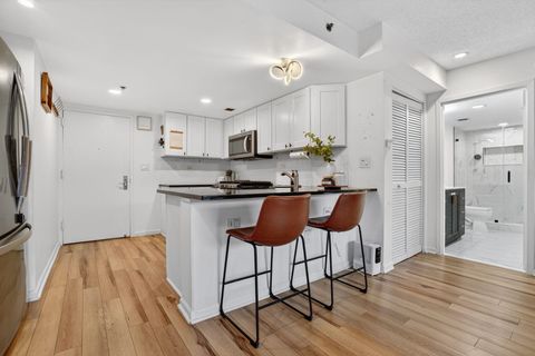 Condo For Sale - 700 1st St #7T<br/> Hoboken, NJ 07030