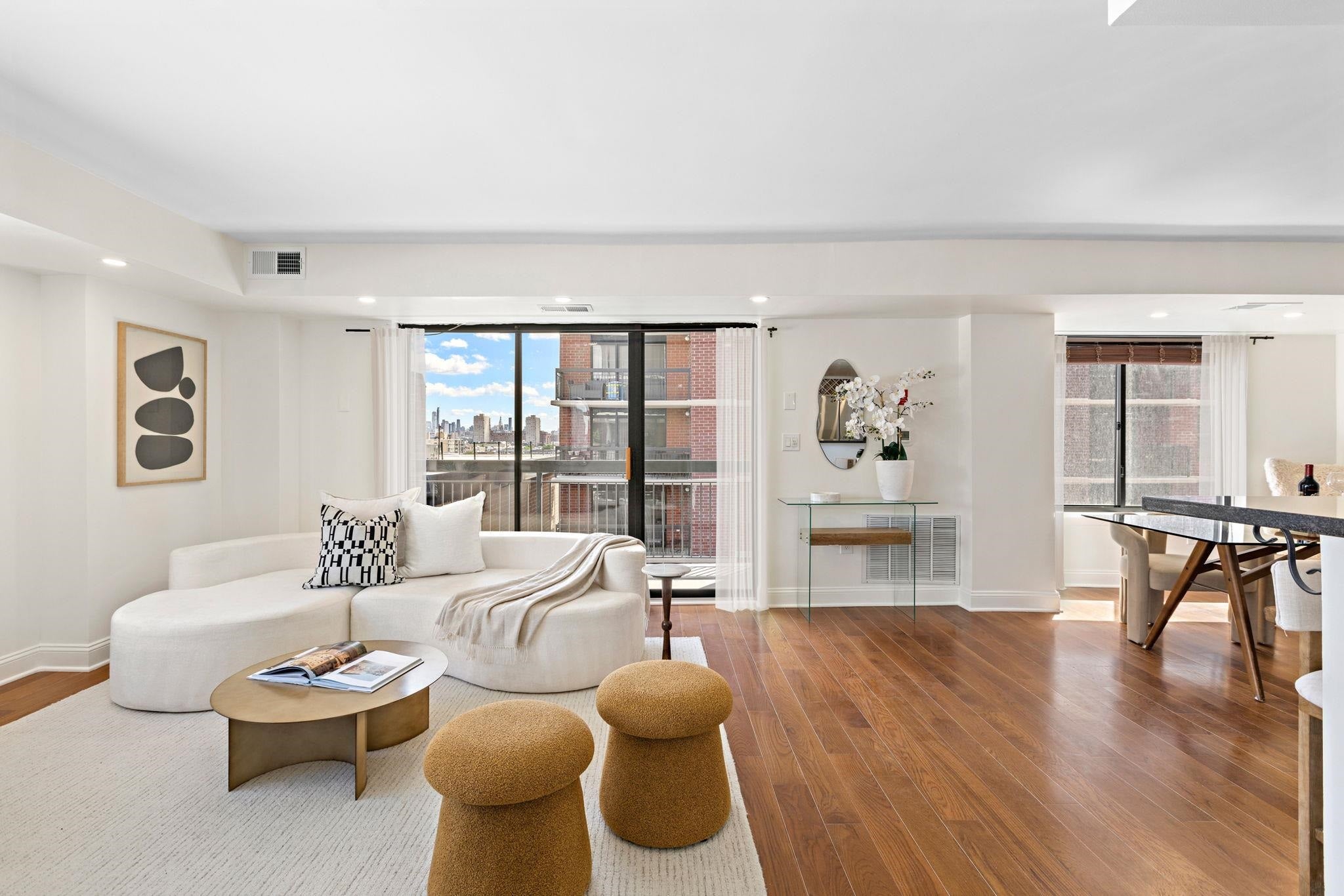 700 1ST ST 10P