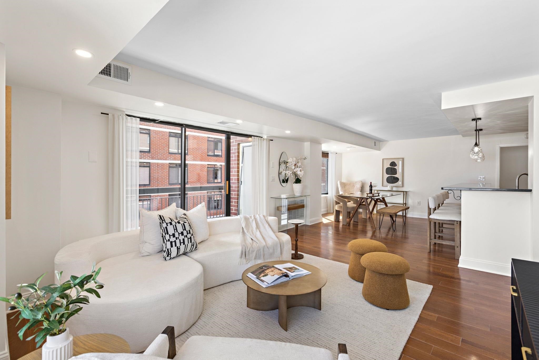 700 1ST ST 10P
