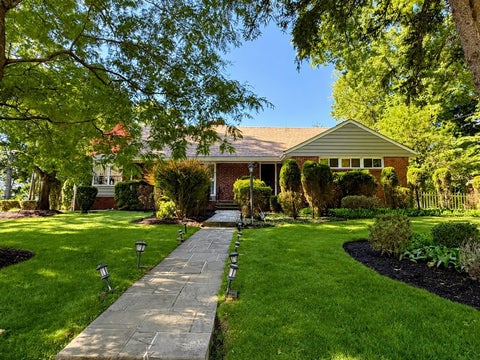Homes For Sale - 72 Foster Rd<br/> Bergen County, Tenafly, NJ 07670