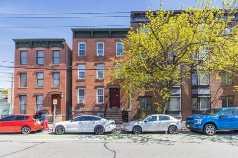 Homes For Rent - 204 Christopher Columbus Dr #1<br/> Jersey City, NJ 07302