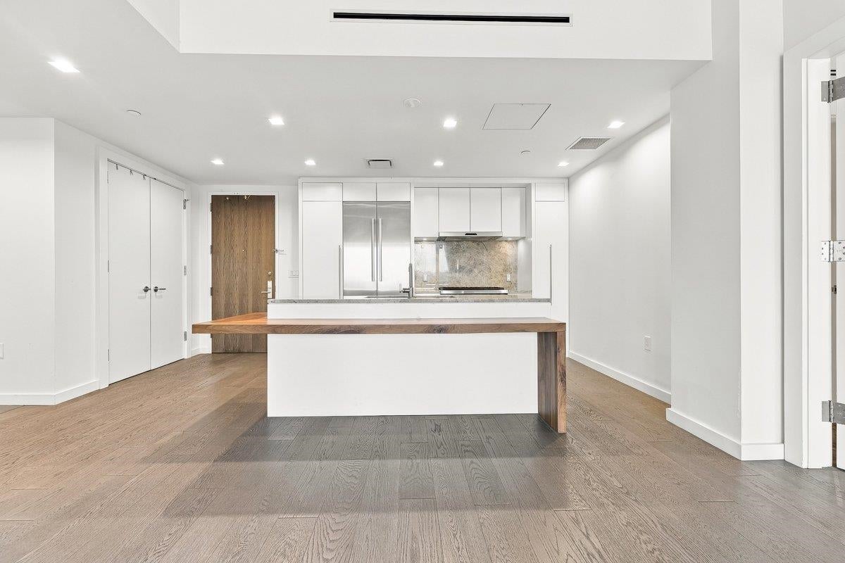 320 ADOLPHUS AVE 519