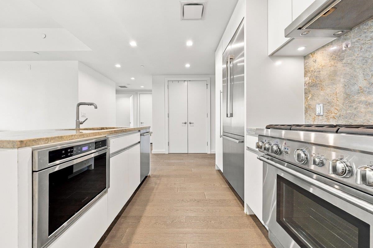 320 ADOLPHUS AVE 519