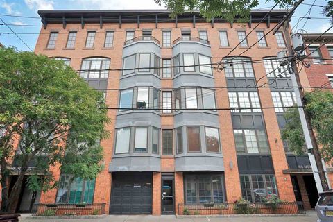 Condo For Sale - 83 Monroe St #4B<br/> Hoboken, NJ 07030