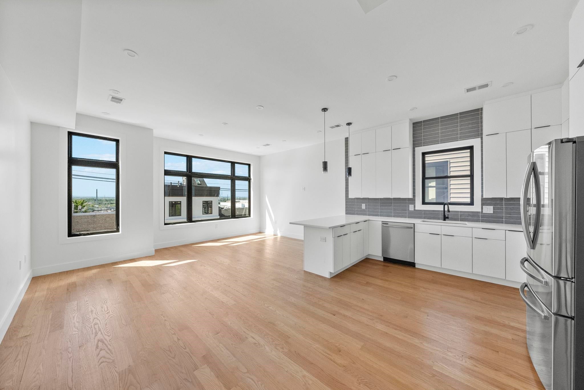 100 TERRACE AVE 2