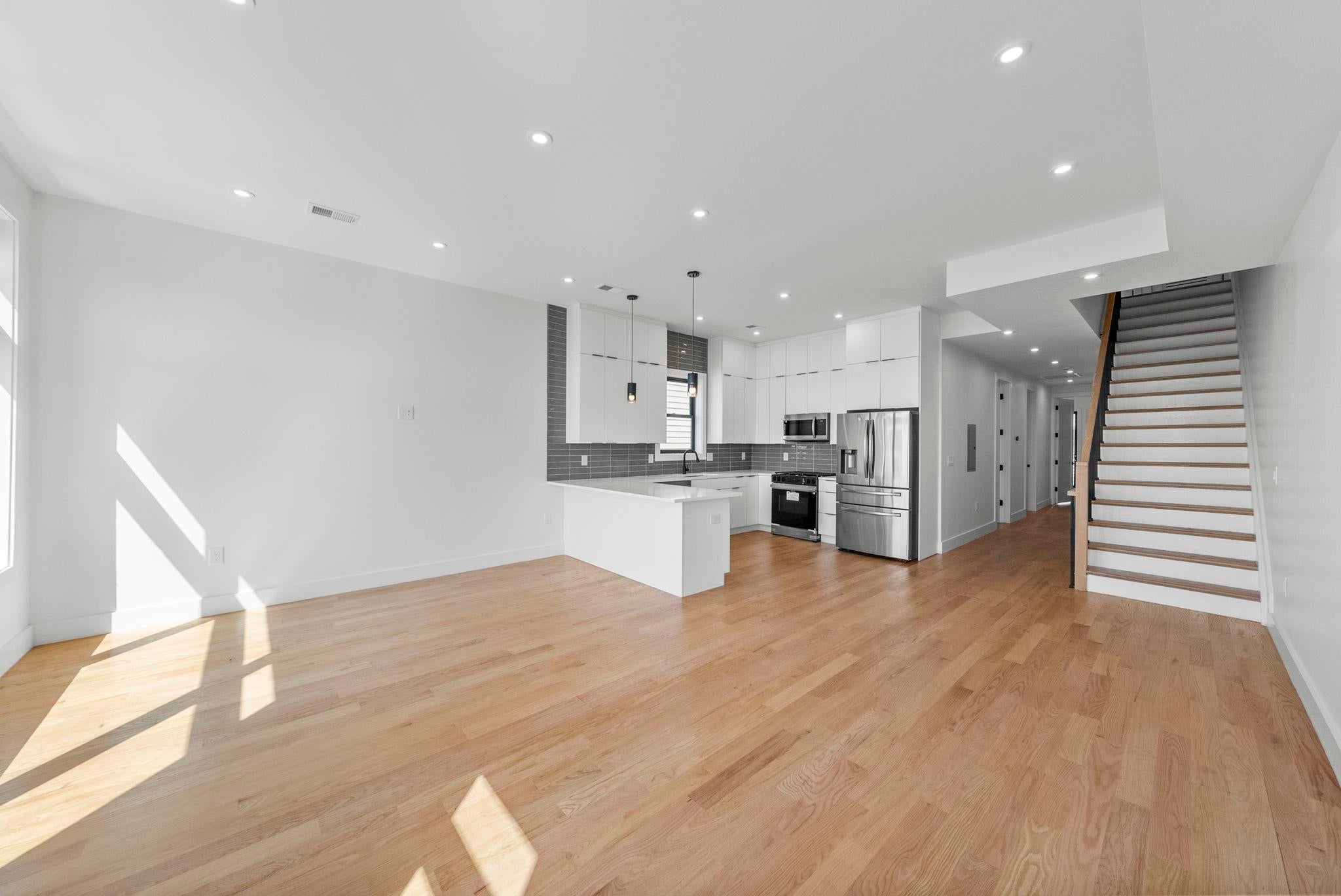 100 TERRACE AVE 2