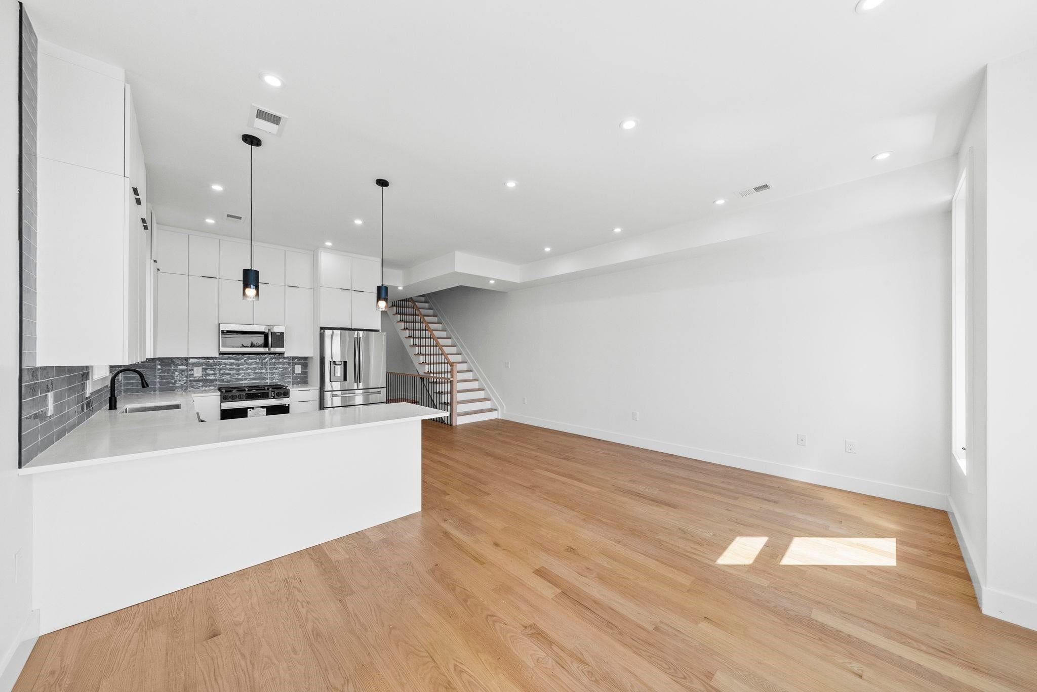 100 TERRACE AVE 2