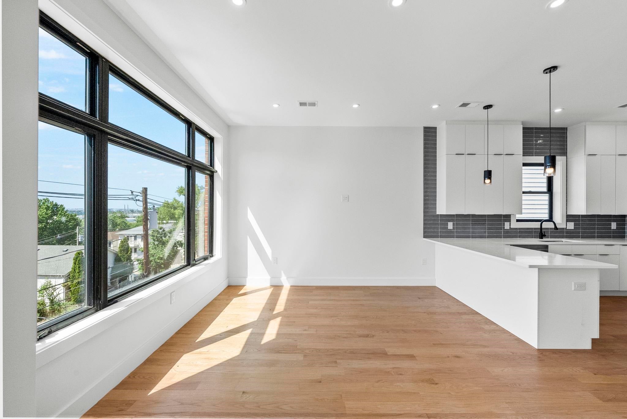 100 TERRACE AVE 2