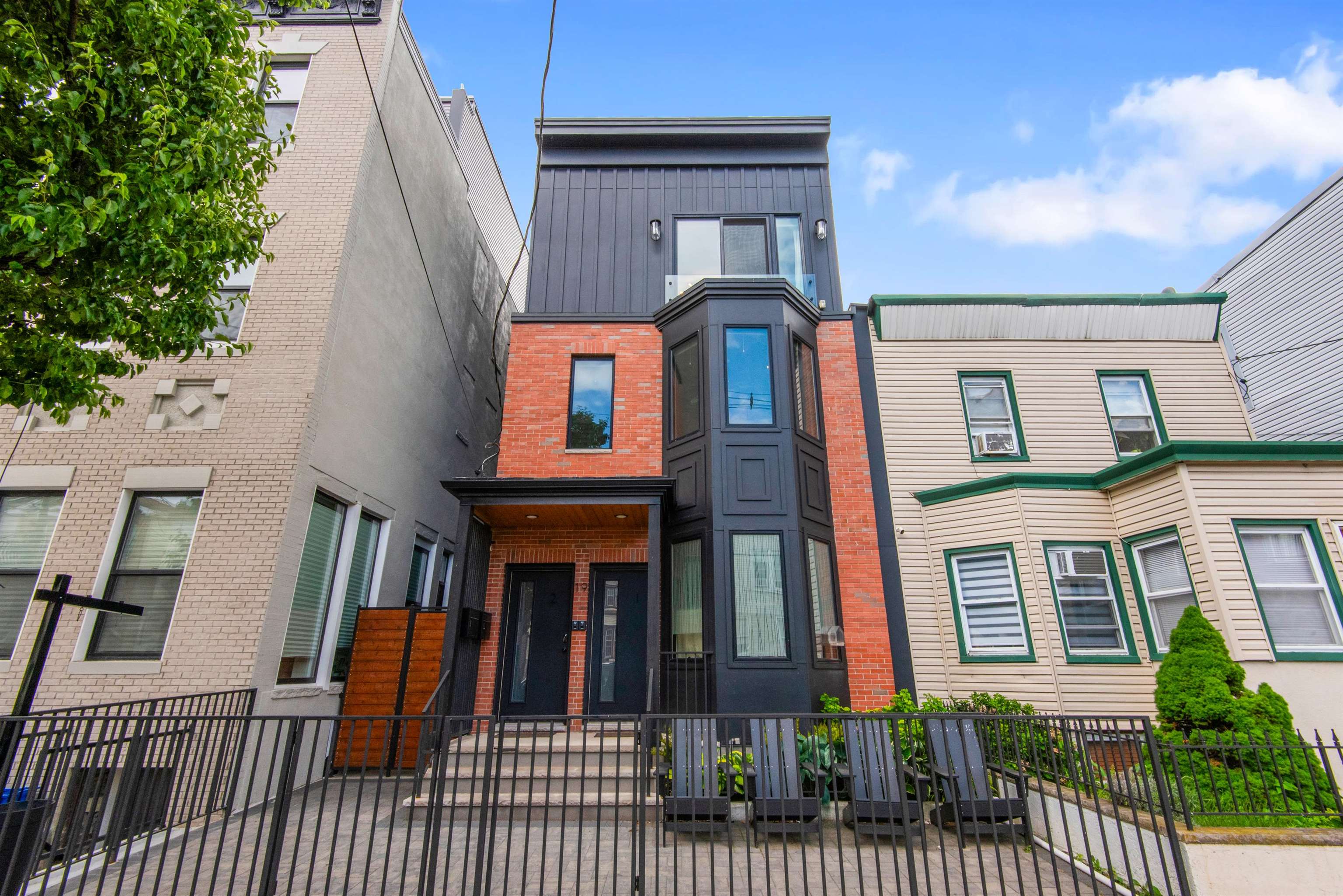 19 LEONARD ST 2