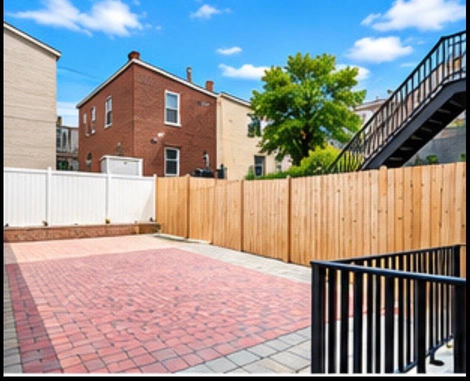 142 RIPLEY PL