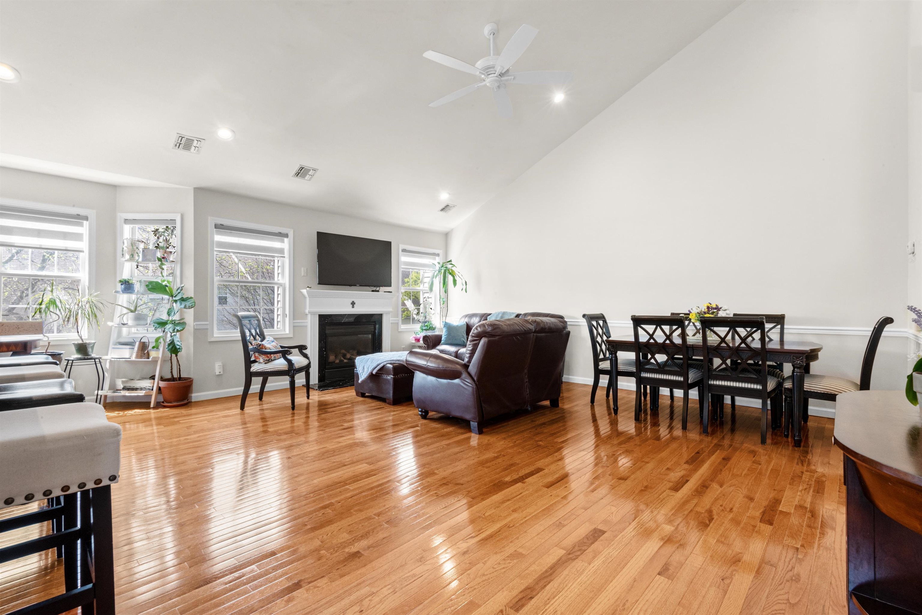 569 COVENTRY DRIVE 569