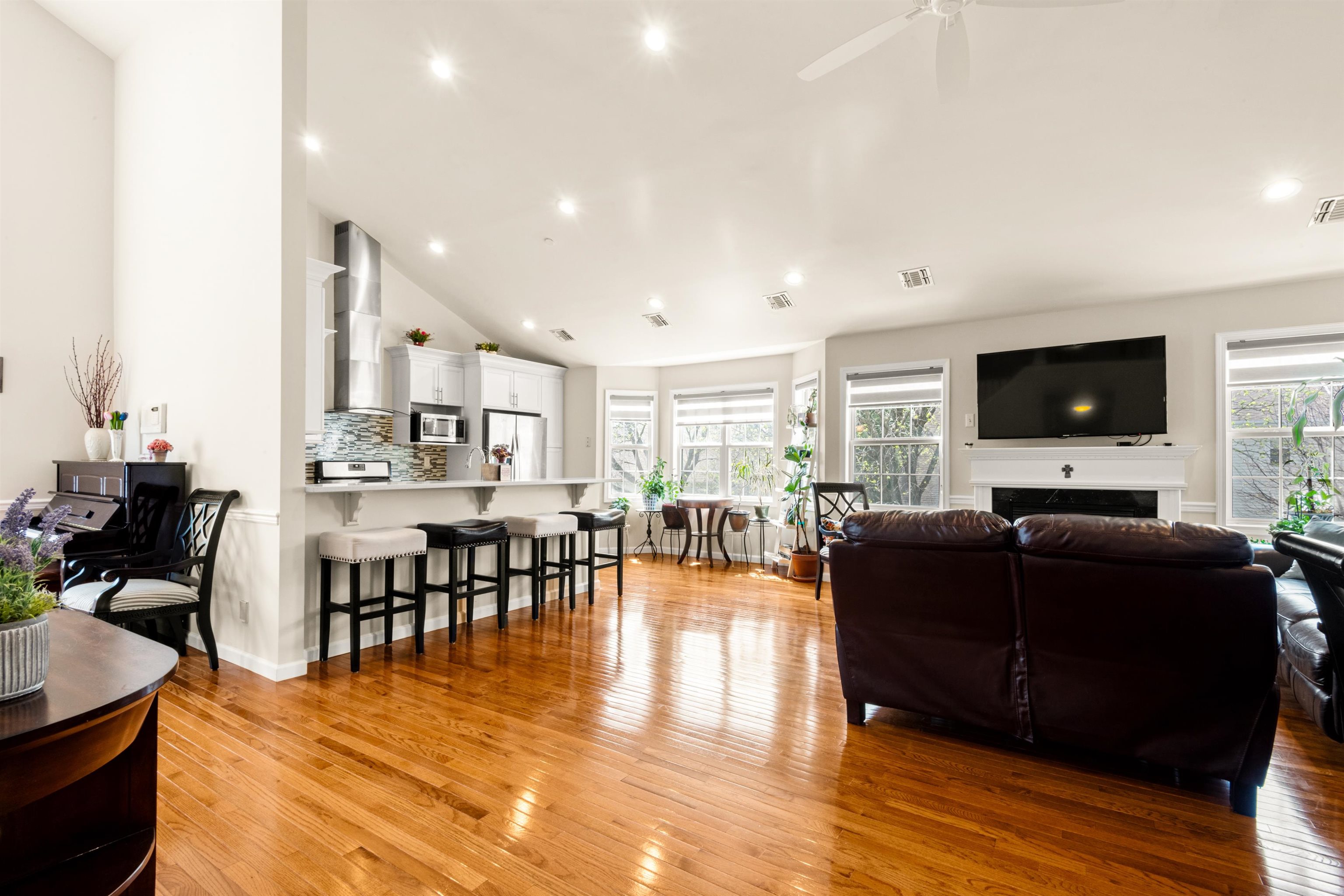 569 COVENTRY DRIVE 569