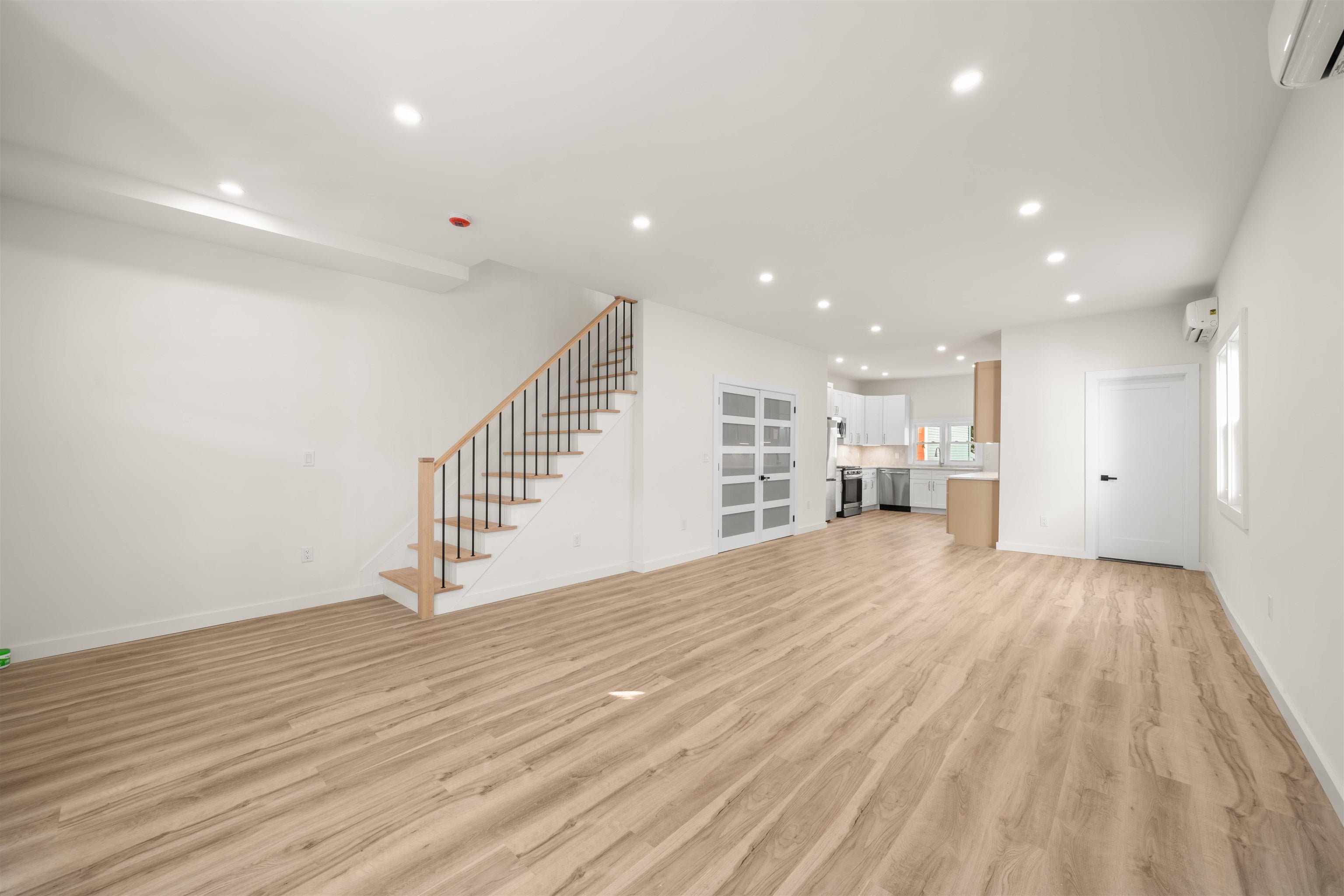 13 EAST 32ND ST