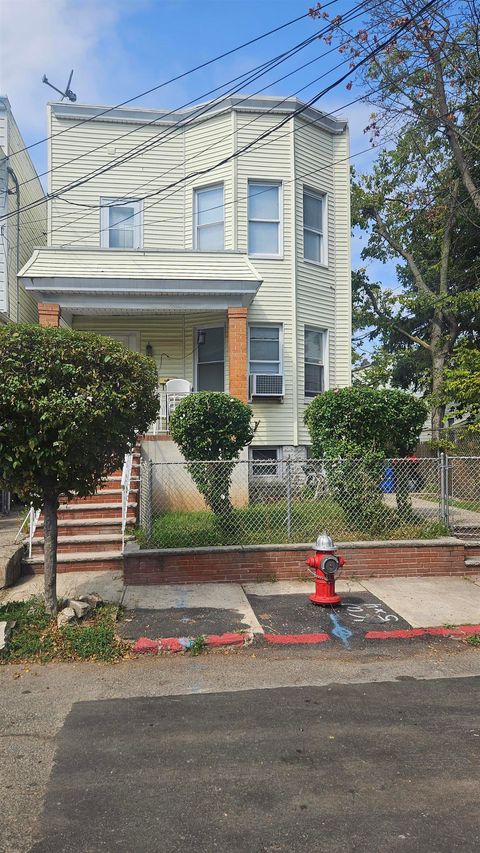 17 BAYSIDE PL Jersey City NJ 07305