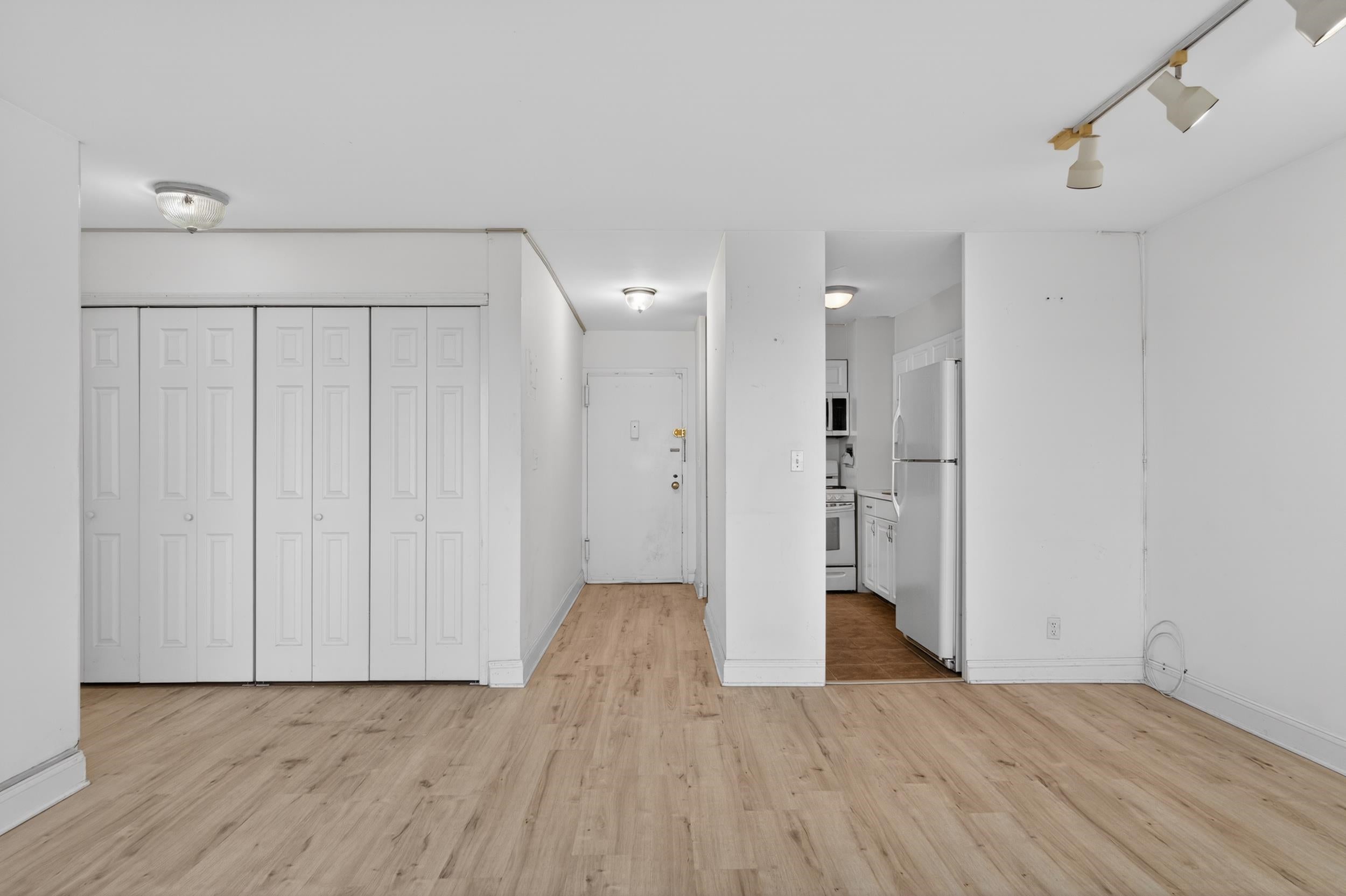 135 MONTGOMERY ST 18C