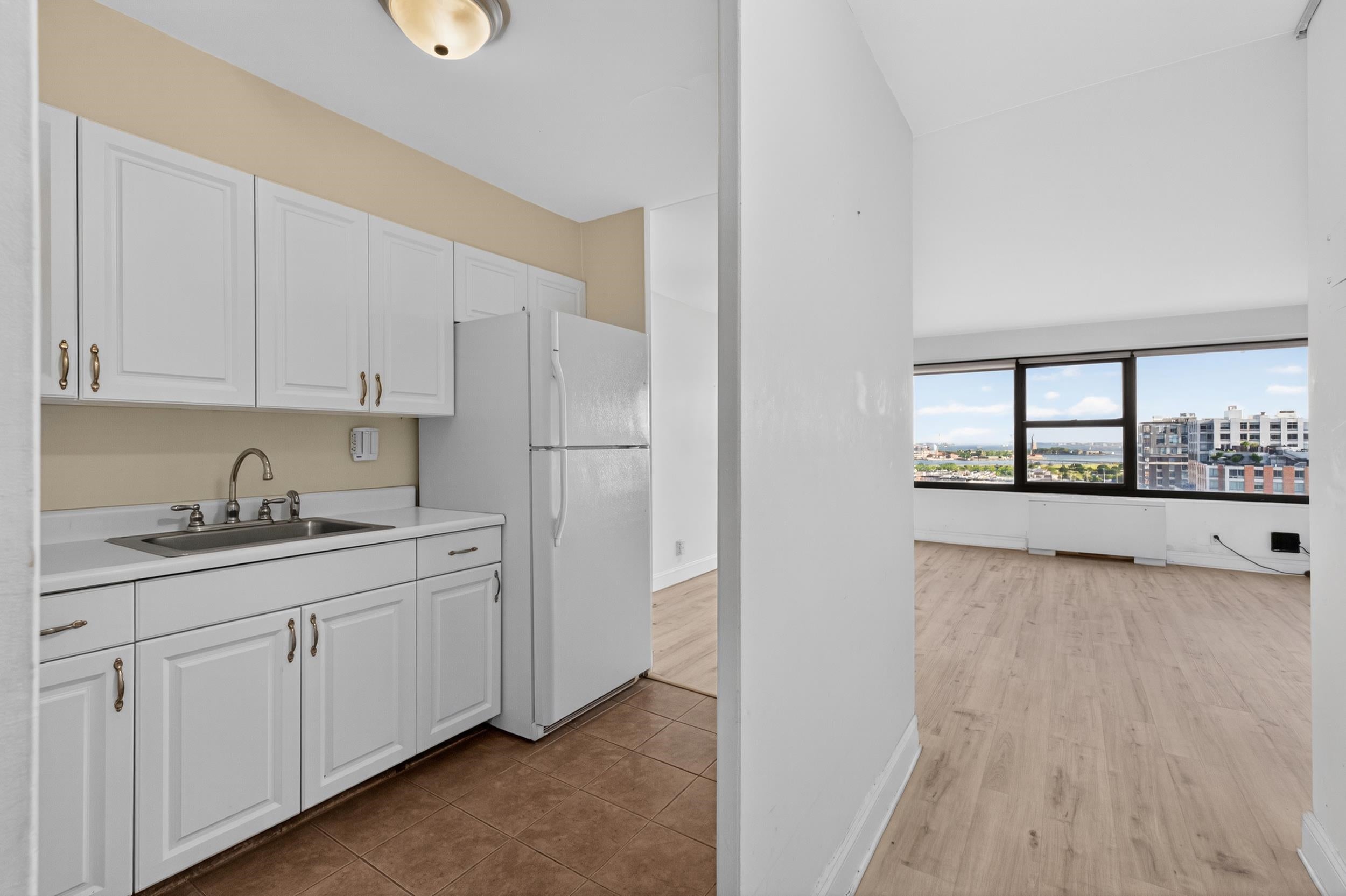 135 MONTGOMERY ST 18C