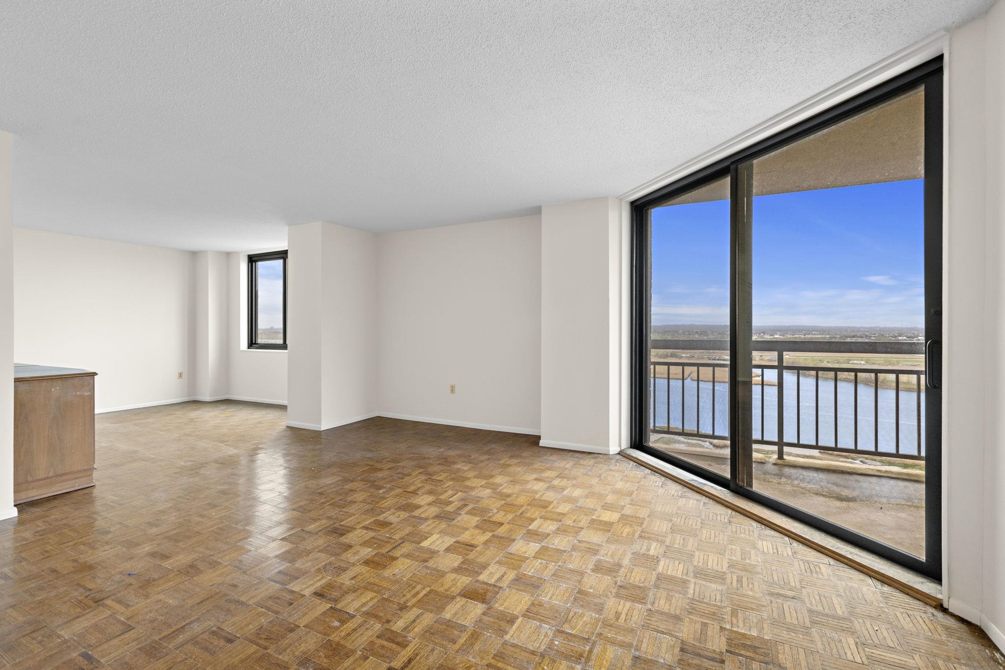 2138 Harmon Cove Tower #2138, Secaucus, New Jersey image 3