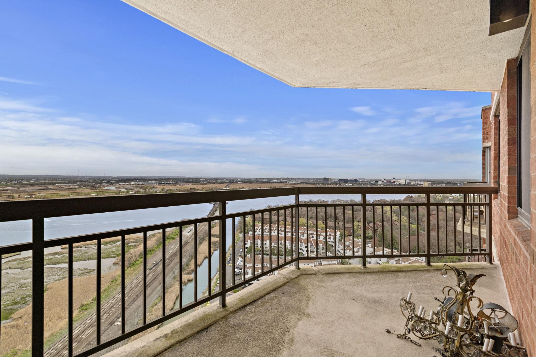 2138 Harmon Cove Tower #2138, Secaucus, New Jersey image 7