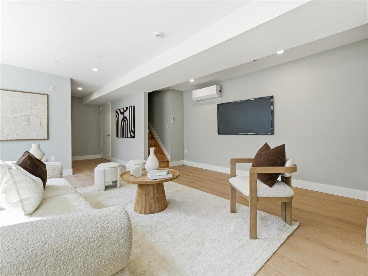 437 OGDEN AVE 1L
