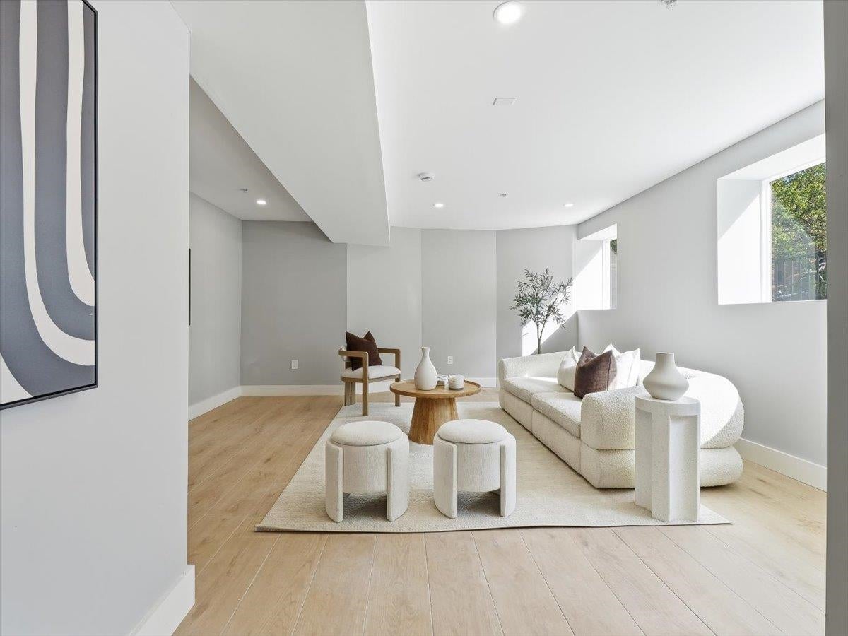 437 OGDEN AVE 1L