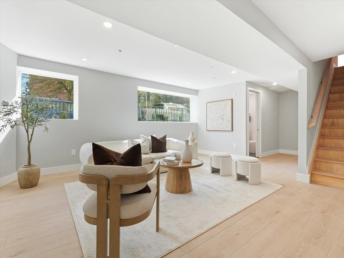 437 OGDEN AVE 1L