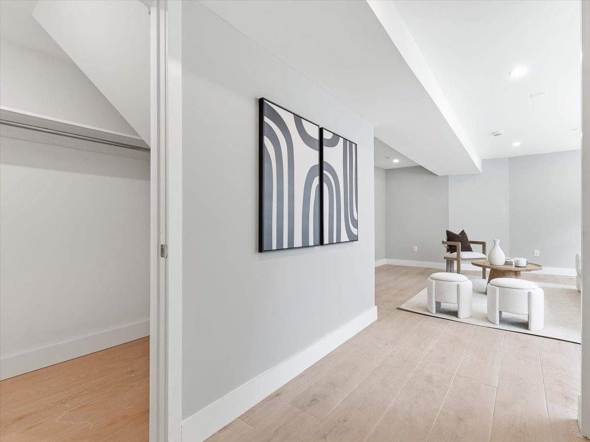 437 OGDEN AVE 1L
