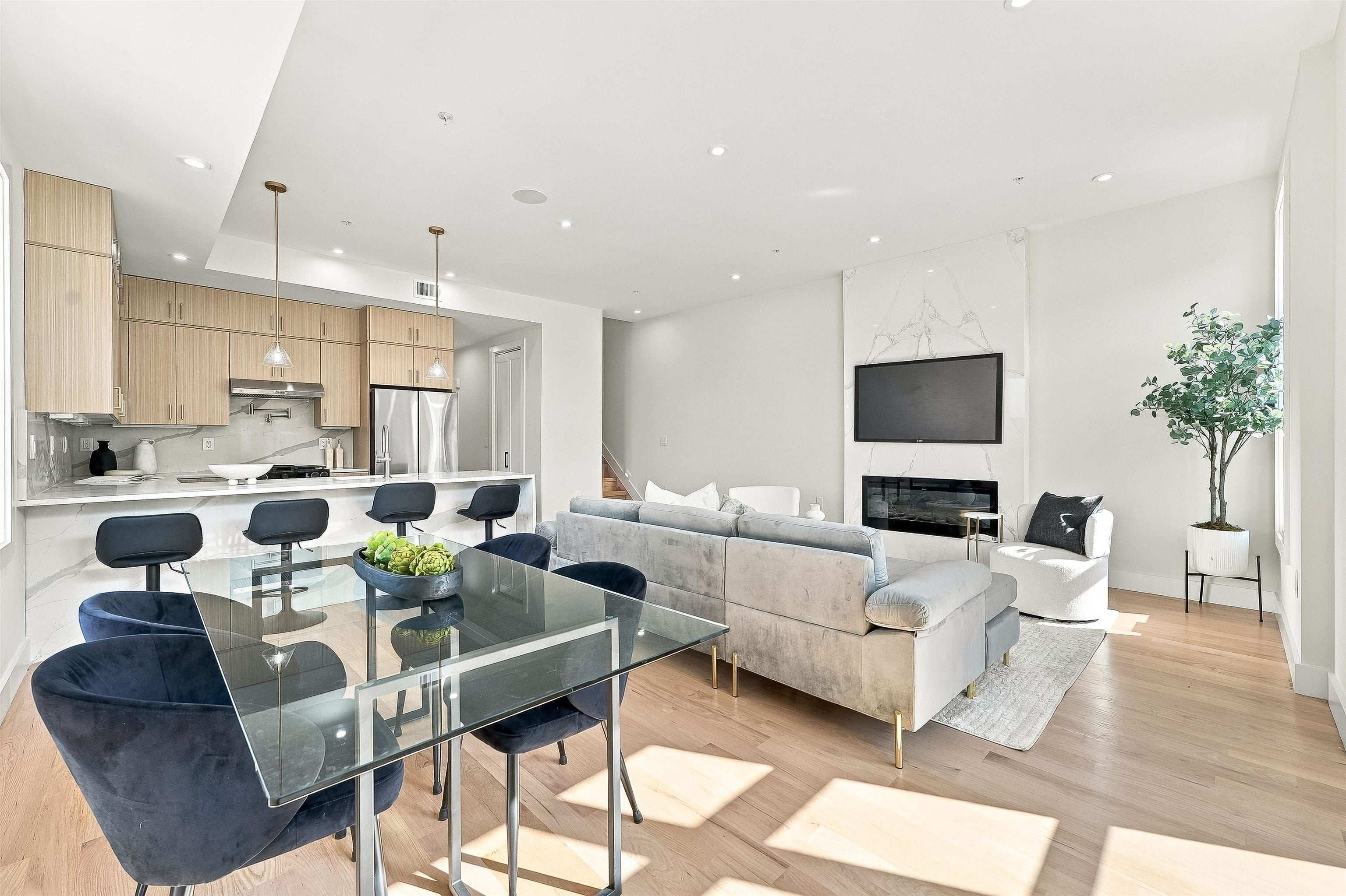 152 BLEECKER ST 3