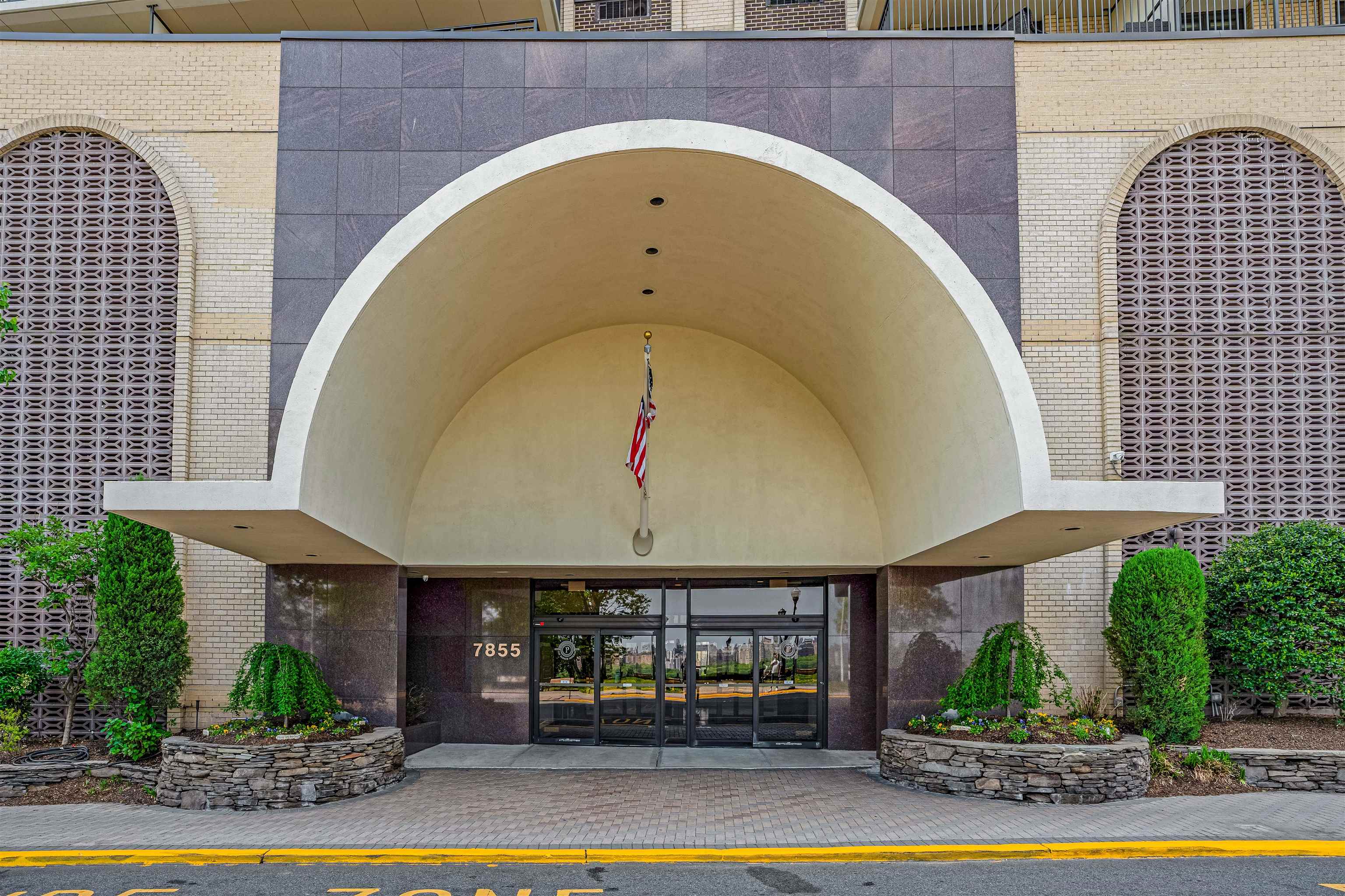 7855 Blvd East #29L, North Bergen, New Jersey image 2